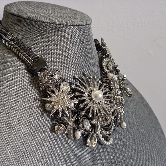 WHBM Classy Statement Necklace - Picture 4 of 5